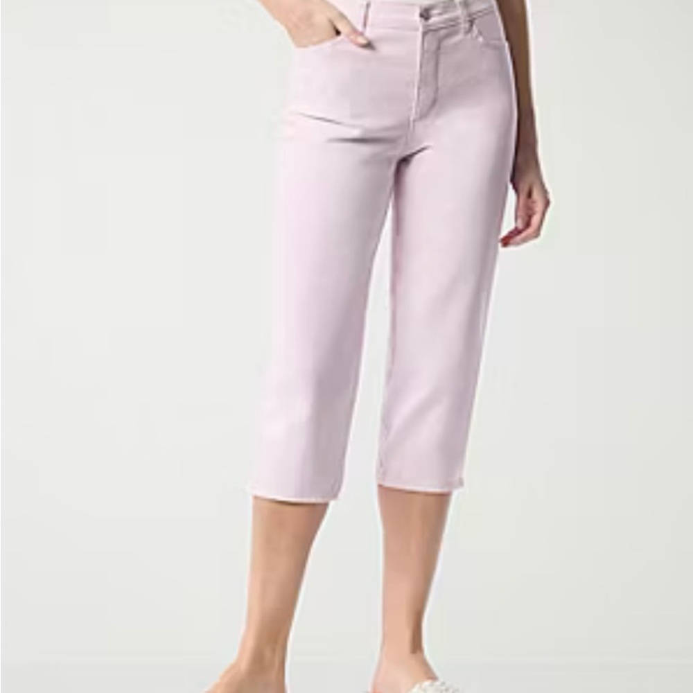 - LEE Curvy Fit Modern Series Women's Pink Capris. NWT Size 12